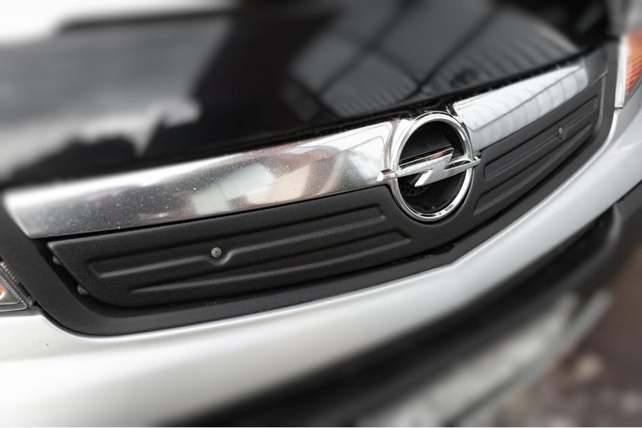 Opel Vivaro 2001–2015 гг. Зимняя накладка на решетку радиатора 2007-2015 (V2, верхняя) Матовый Фото 2