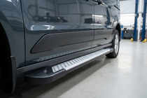 Volkswagen Caddy 2020- гг. Боковые пороги Allmond Grey (2 шт., алюминий) фото 2