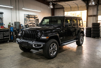 Jeep Wrangler 2018- гг. Боковые пороги Allmond Grey (2 шт., алюминий) фото 1