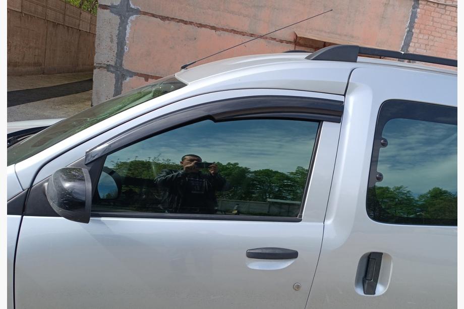 Dacia Dokker 2013-2022 гг. Ветровики на окна (2 шт., Sunplex Sport) Image