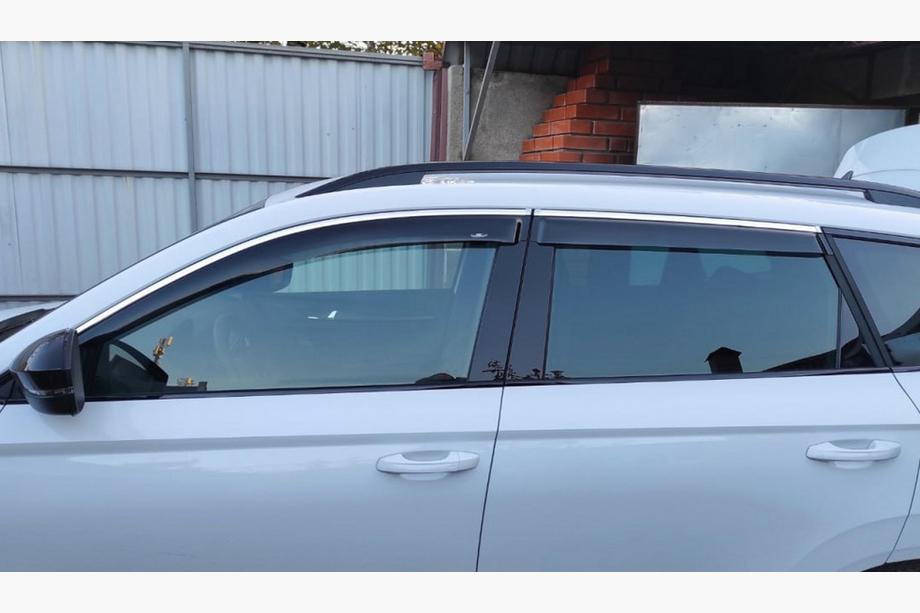 Skoda Karoq Ветровики с хромом HIC Image