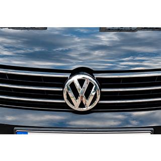 Передний значок (2015-2018) 3G0853601B Volkswagen Passat B8 2015-2023 гг. фото 1
