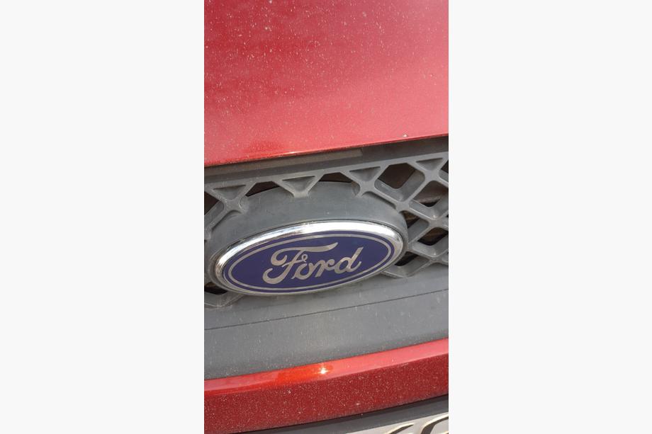 Ford Fiesta 2002-2008 гг. Передний эмблема (на клипсах) Фото 4