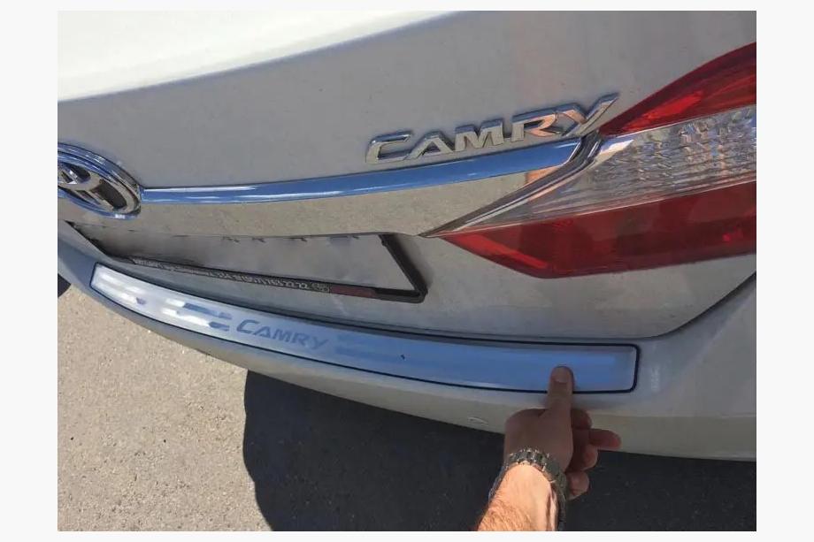 Toyota Camry 2011–2017 гг. Накладка на задний бампер Libao нержавейка Image