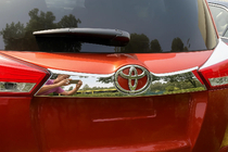 Toyota Rav 4 2013-2018 гг. Хромированная накладка над номером бампер Libao 2013-2016 нержавейка фото 2