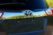 Toyota Rav 4 2013-2018 гг. Хромированная накладка над номером бампер Libao 2013-2016 нержавейка фото 1