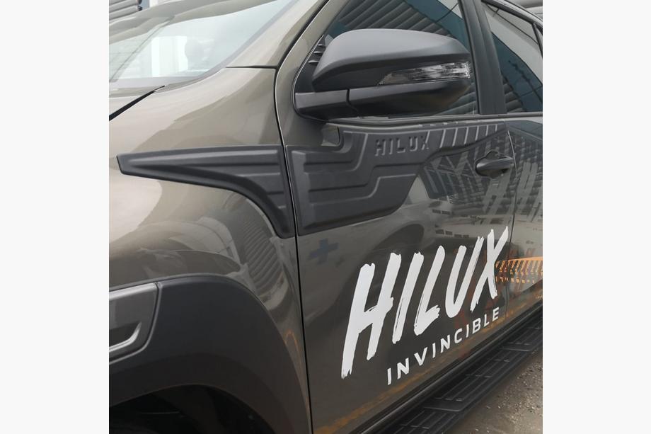 Toyota Hilux 2015- гг. Верхние молдинги на двери (4 шт, ABS) Фото 3