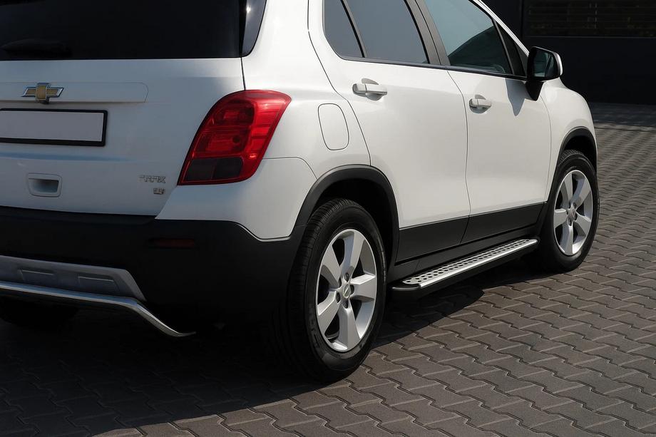 Chevrolet Trax 2012-2023 гг. Боковые Подножки OEM V2 (2 шт., Алюминий) Image