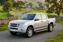 Isuzu D-Max 2002-2011 гг. Боковые Подножки Fullmond (2007-2012, 2 шт., Алюминий) фото 1