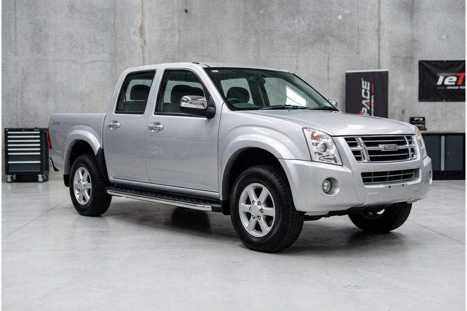 Isuzu D-Max 2002-2011 гг. Боковые Подножки BlackLine (2007-2012, 2 шт., Алюминий) Image