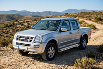 Isuzu D-Max 2002-2011 гг. Боковые Подножки Maydos V2 (2007-2012, 2 шт., Алюминий) фото 1