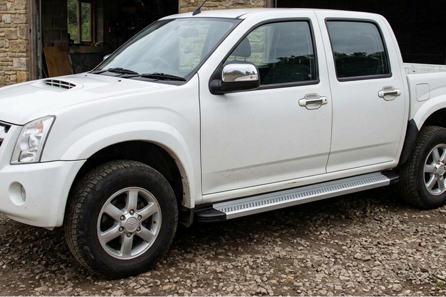 Isuzu D-Max 2002-2011 гг. Боковые Подножки Maya V2 (2007-2012, 2 шт., Алюминий) Image