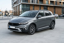 Fiat Tipo Cross 2021- гг. Боковые пороги Bosphorus Black (2 шт., алюминий) фото 1