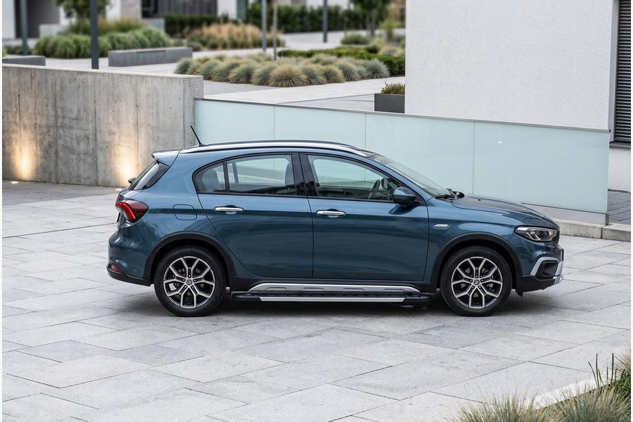 Fiat Tipo Cross 2021- гг. Боковые Подножки RedLine (2 шт., Алюминий) Image