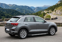 Volkswagen T-Roc 2017-2025 гг. Боковые Подножки Duru (2 шт., Алюминий) фото 1