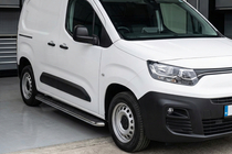 Toyota Proace City 2016- гг. Боковые Подножки Maydos V1 (2 шт., Алюминий и Нержавейка) фото 1